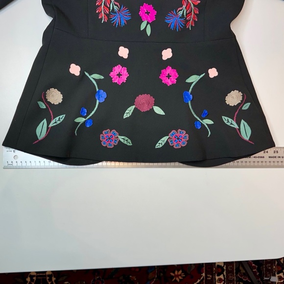 Carlisle Collection Black fitted blazer w/colorful appliqué flowers. Size 8 EUC - Picture 12 of 15